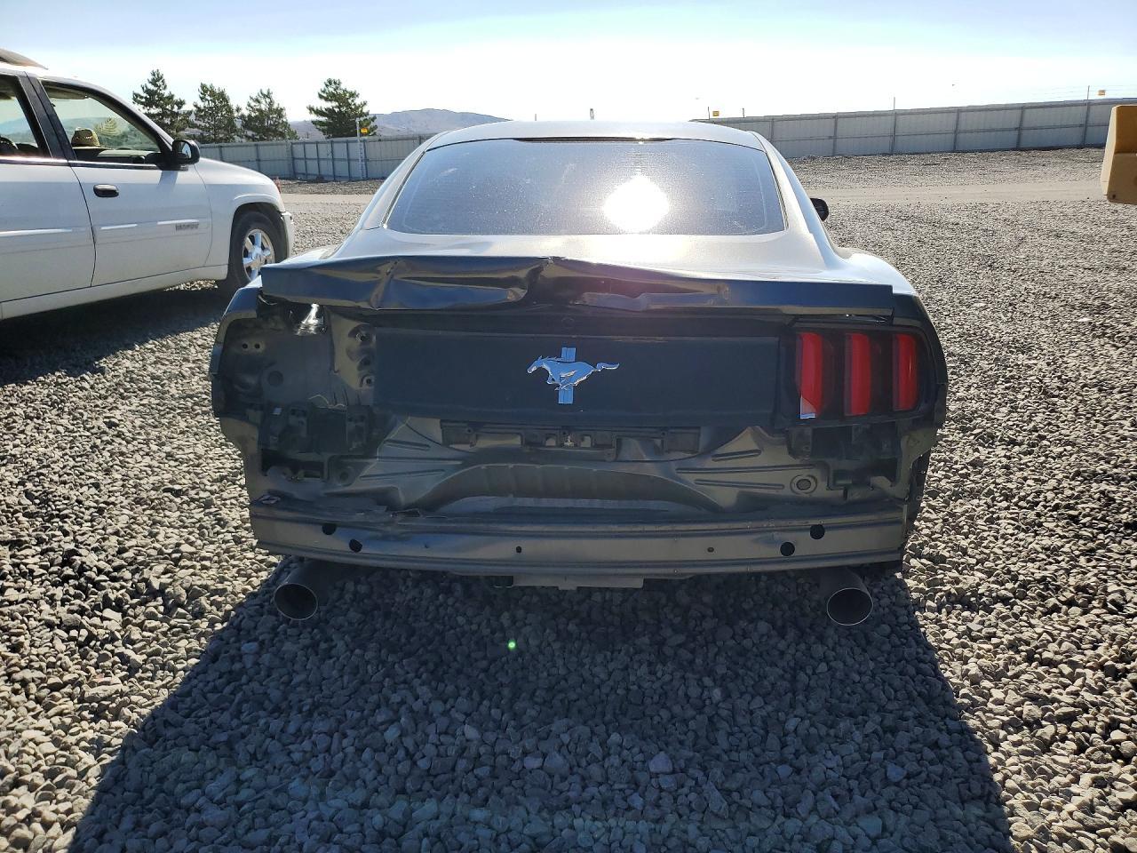 2015 Ford Mustang - zdjęcie 6