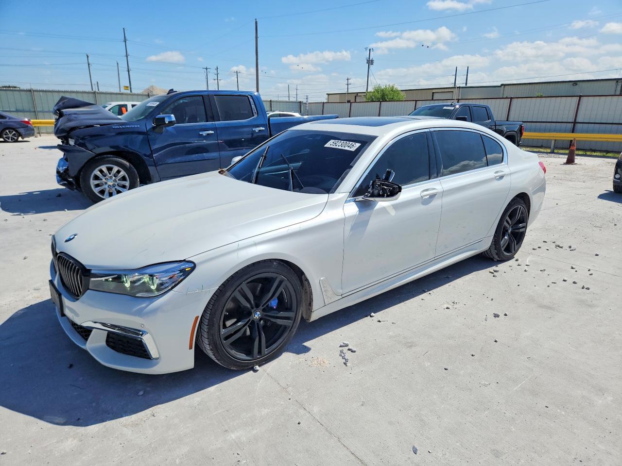 2019 BMW Seria 7 740i - zdjęcie główne
