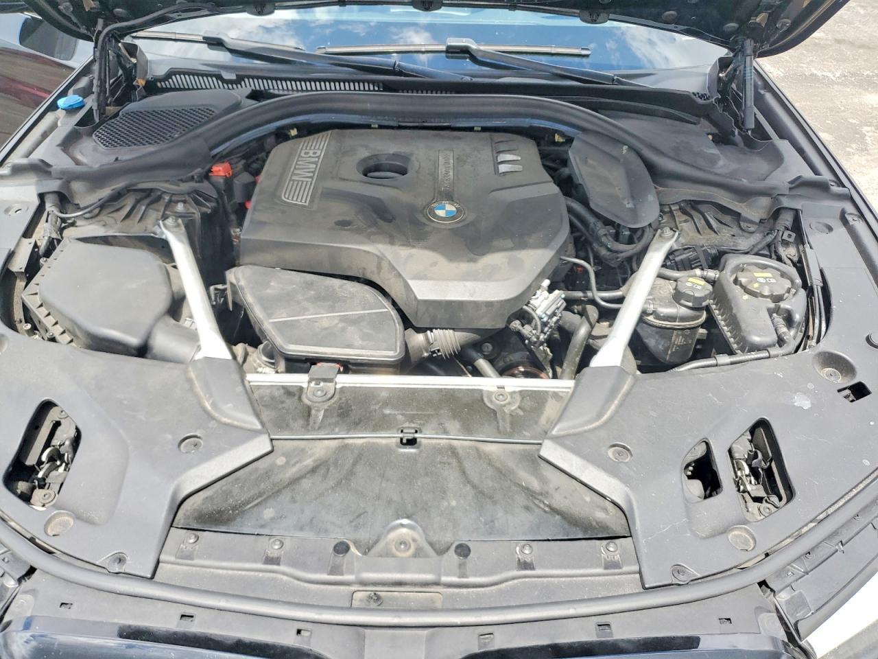 2019 BMW 530 I - zdjęcie 11