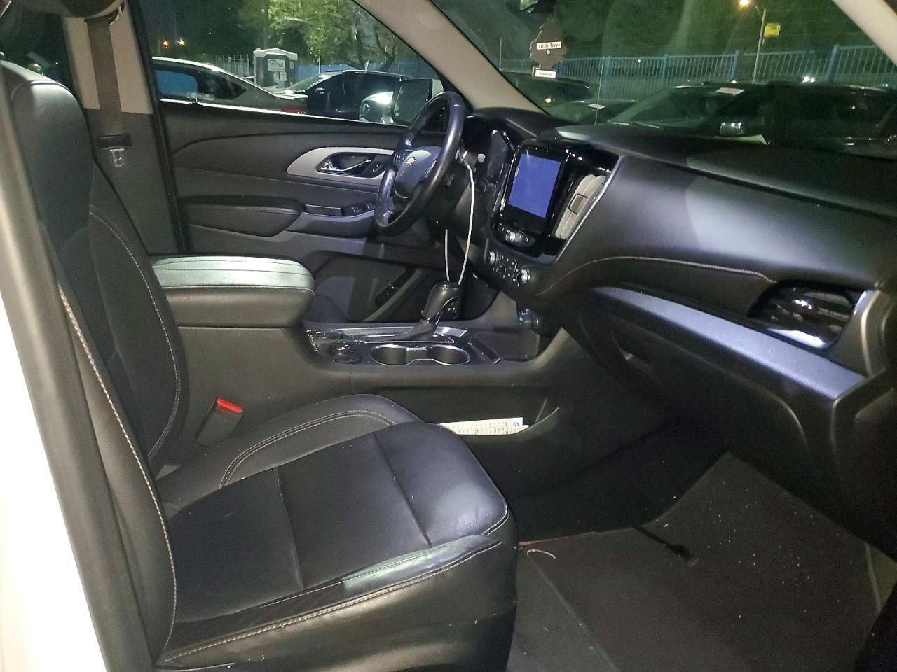 2020 Chevrolet Traverse Lt - zdjęcie 13