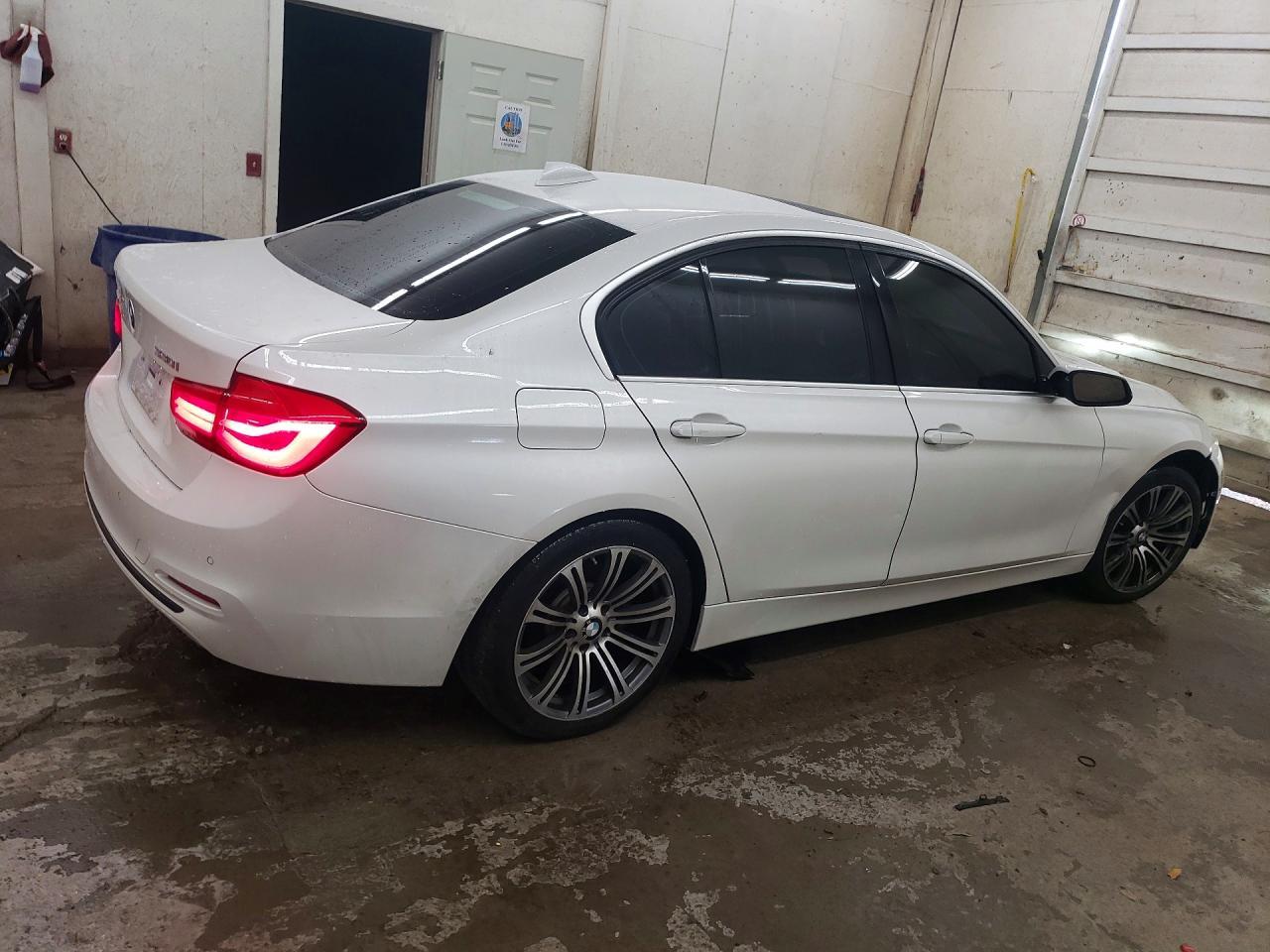 2017 BMW 330 Xi - zdjęcie 3