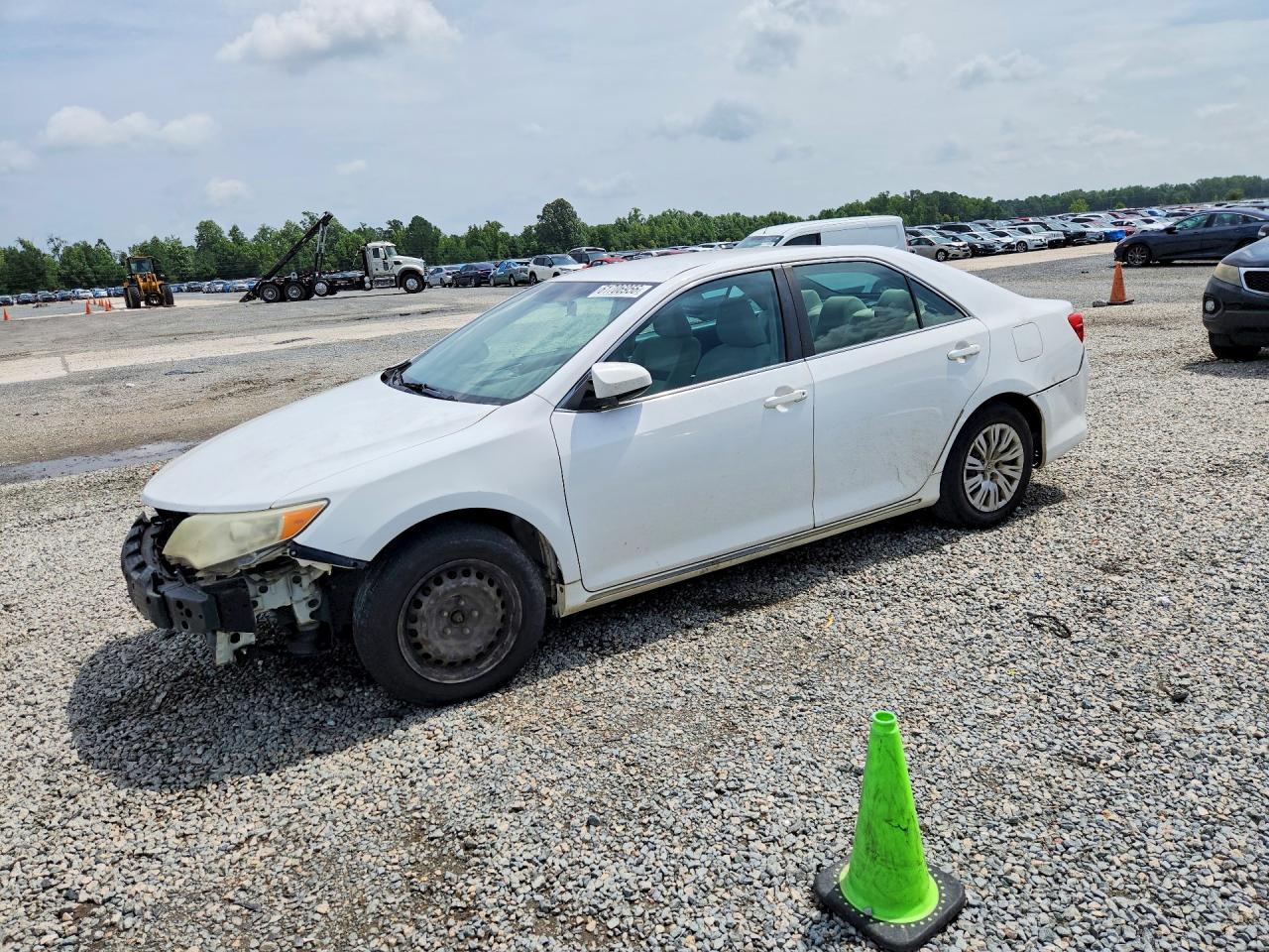 2014 Toyota Camry Le - zdjęcie główne