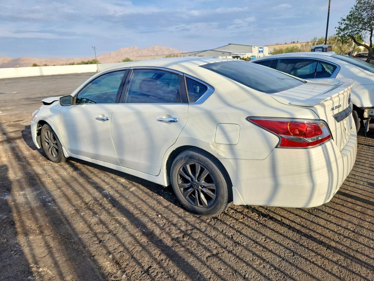 2015 Nissan Altima 2.5 S - zdjęcie 2