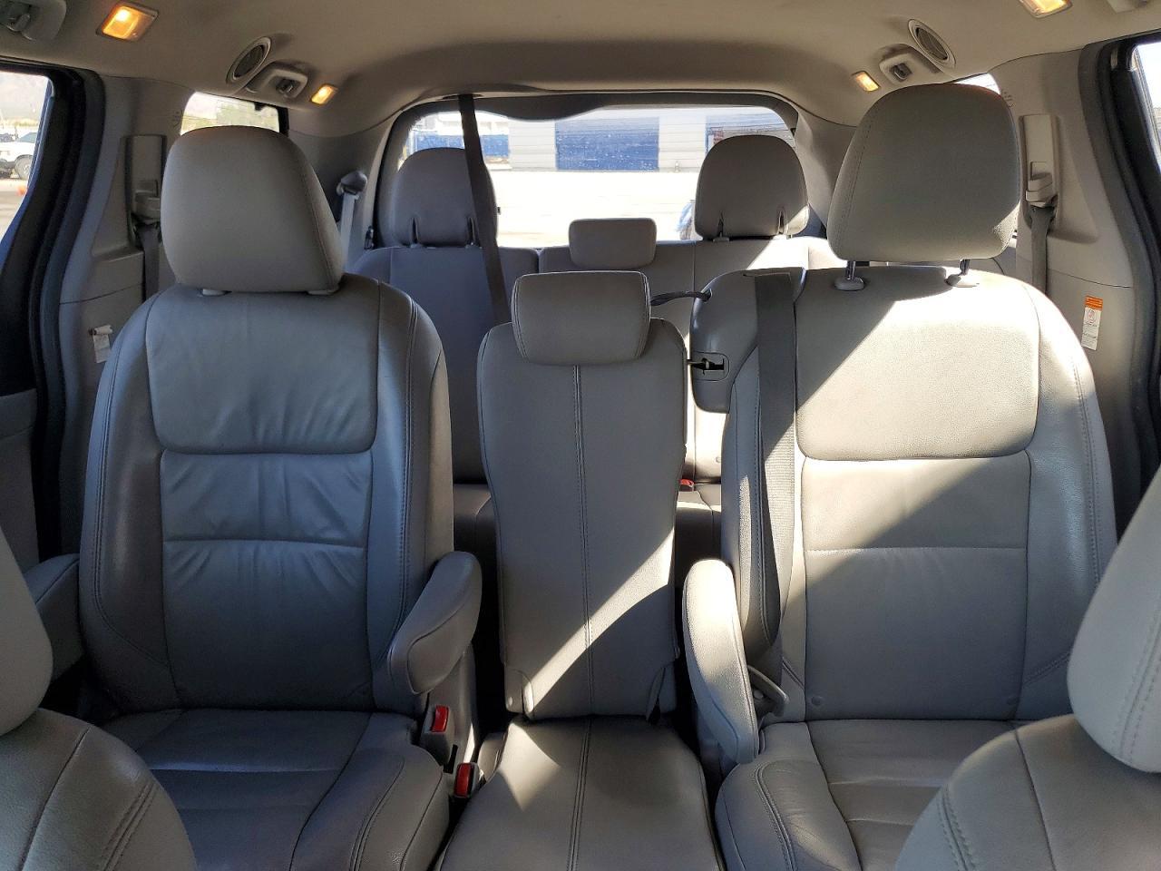 2017 Toyota Sienna Xle Premium 8-Passenger - zdjęcie 10