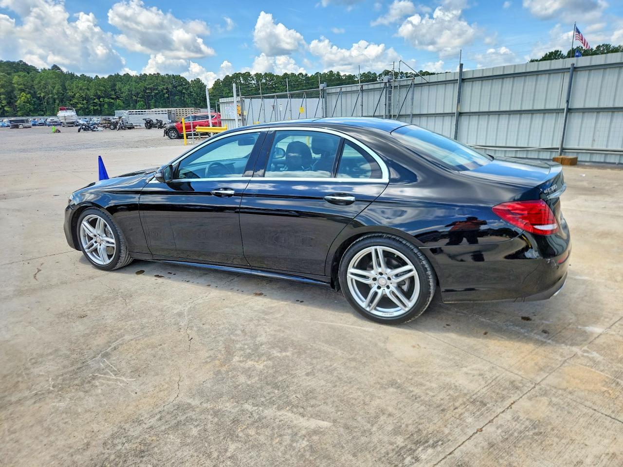 2017 Mercedes-Benz E 300 - zdjęcie 2