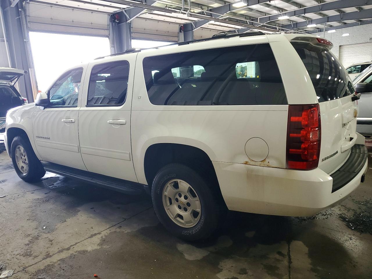 2013 Chevrolet Suburban K1500 Lt - zdjęcie 2