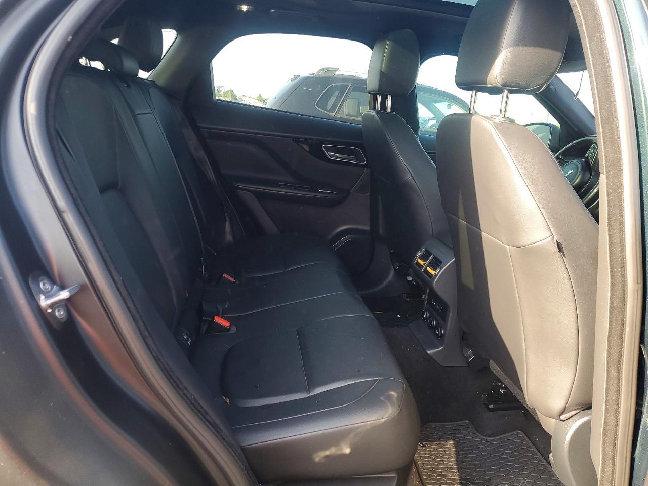 2017 Jaguar F-Pace Premium - zdjęcie 11