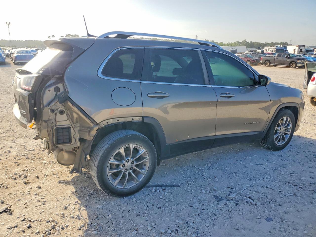 2019 Jeep Cherokee Latitude Plus - zdjęcie 3