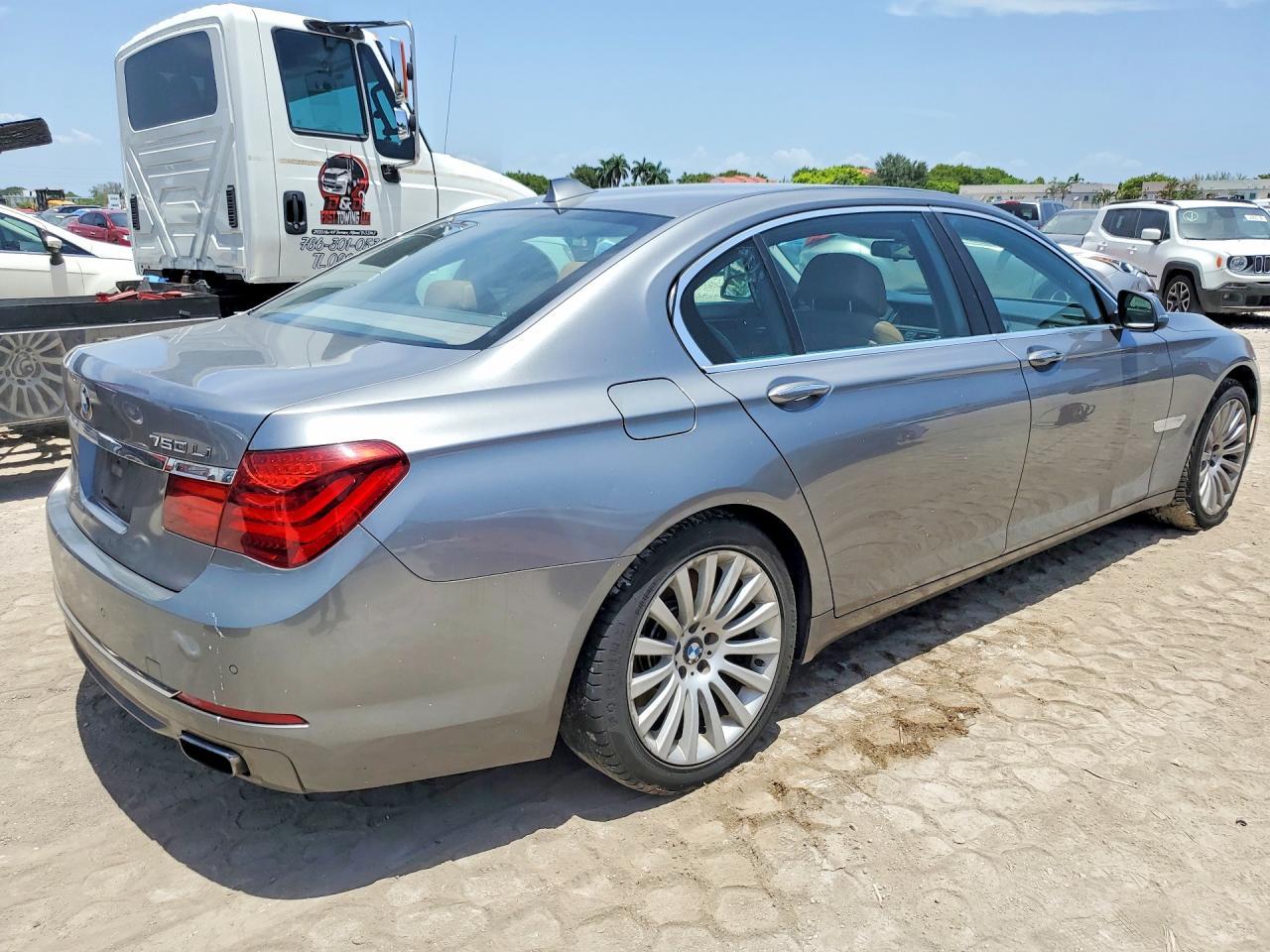 2013 BMW 750 Li - zdjęcie 3
