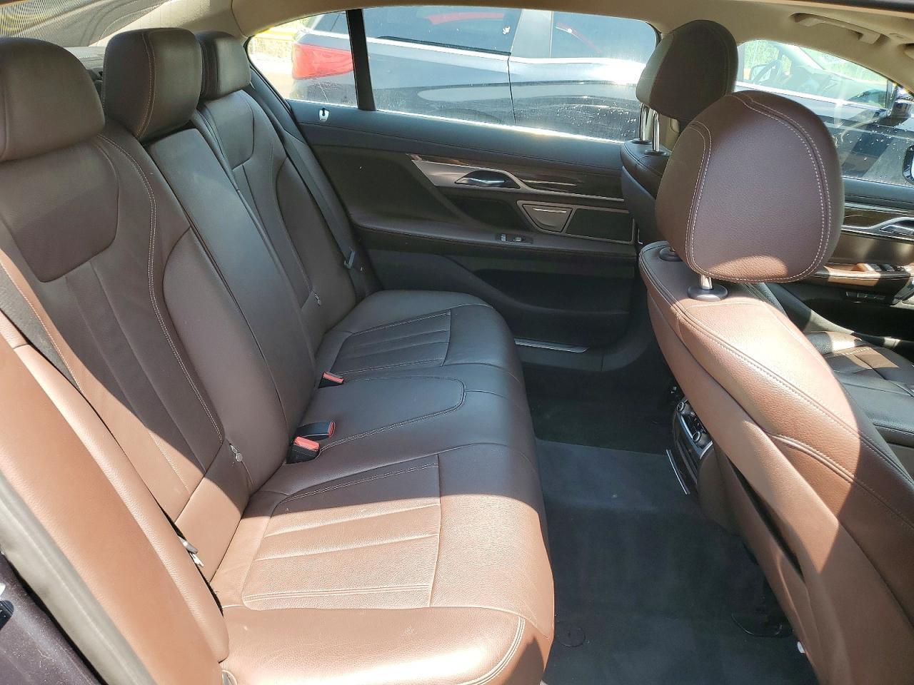 2018 BMW 740 Xi - zdjęcie 10