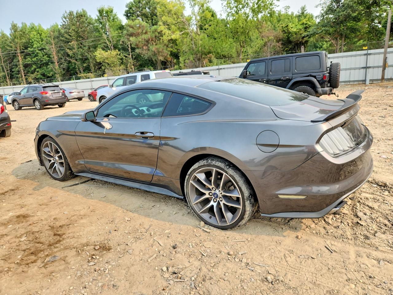 2015 Ford Mustang - zdjęcie 2