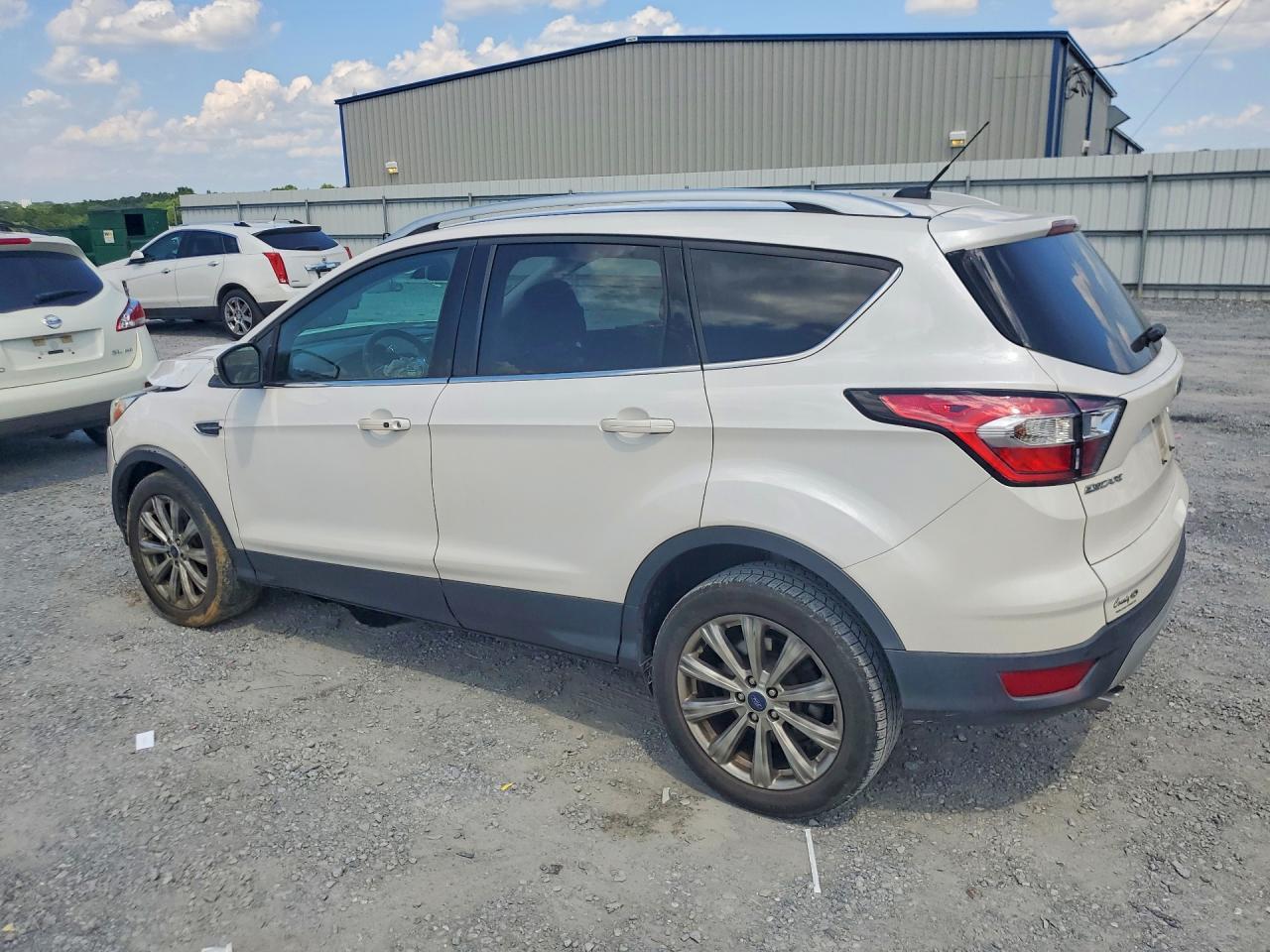 2017 Ford Escape Titanium - zdjęcie 2