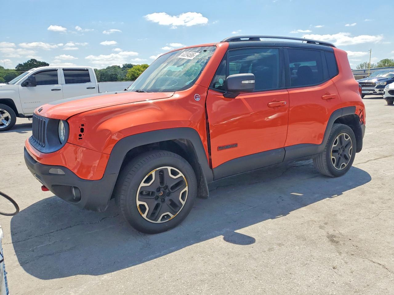 2015 Jeep Renegade Trailhawk - zdjęcie główne