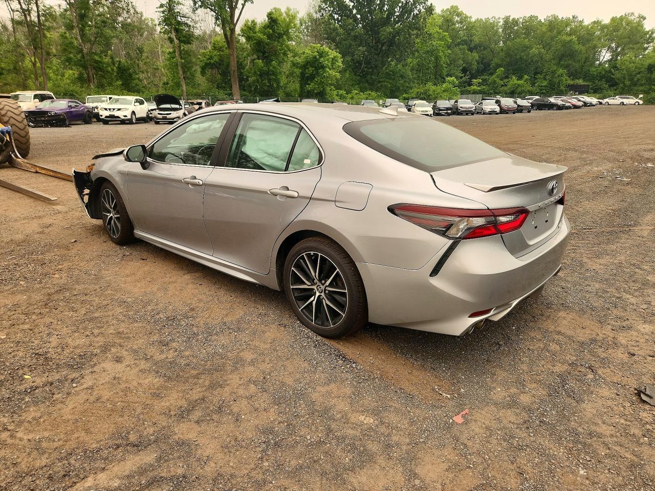 2022 Toyota Camry Hybrid Se - zdjęcie 2