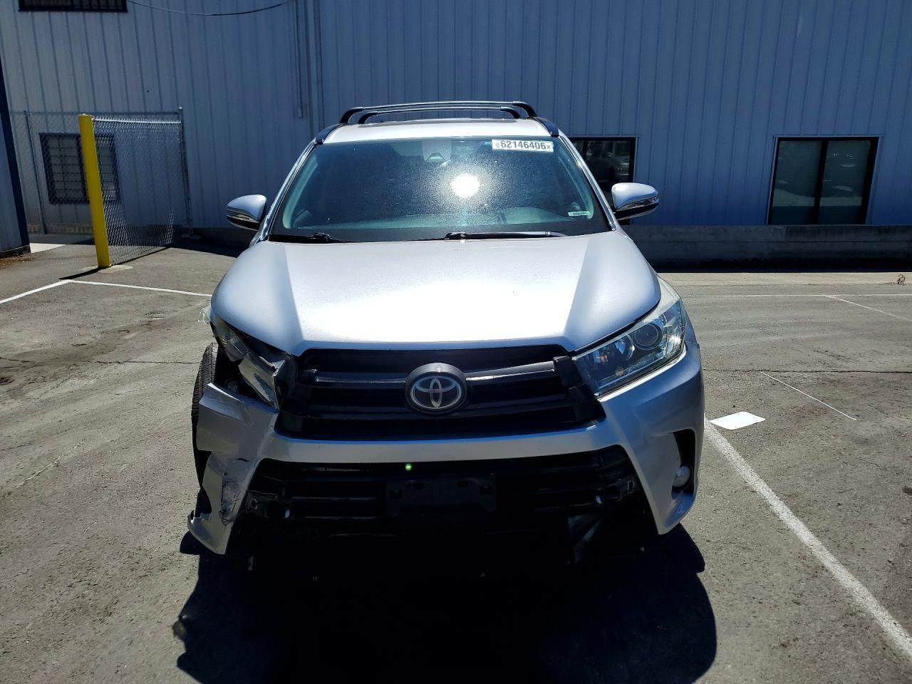 2017 Toyota Highlander Se - zdjęcie 5