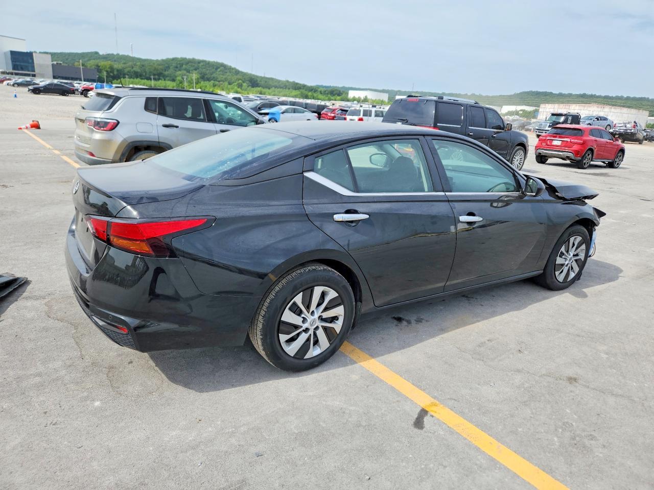 2024 Nissan Altima S - zdjęcie 3