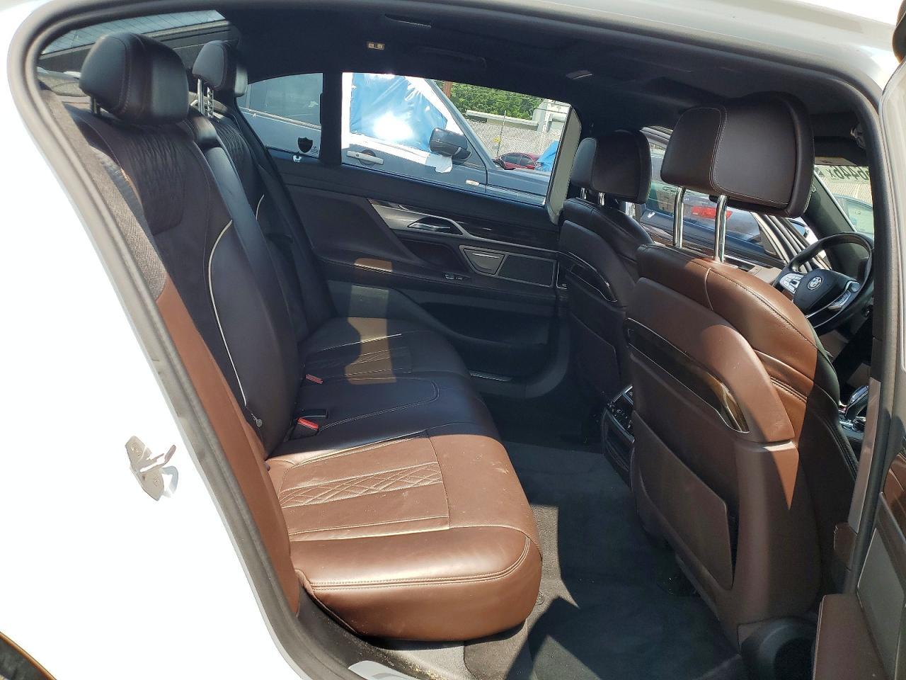 2017 BMW 740 Xi - zdjęcie 10