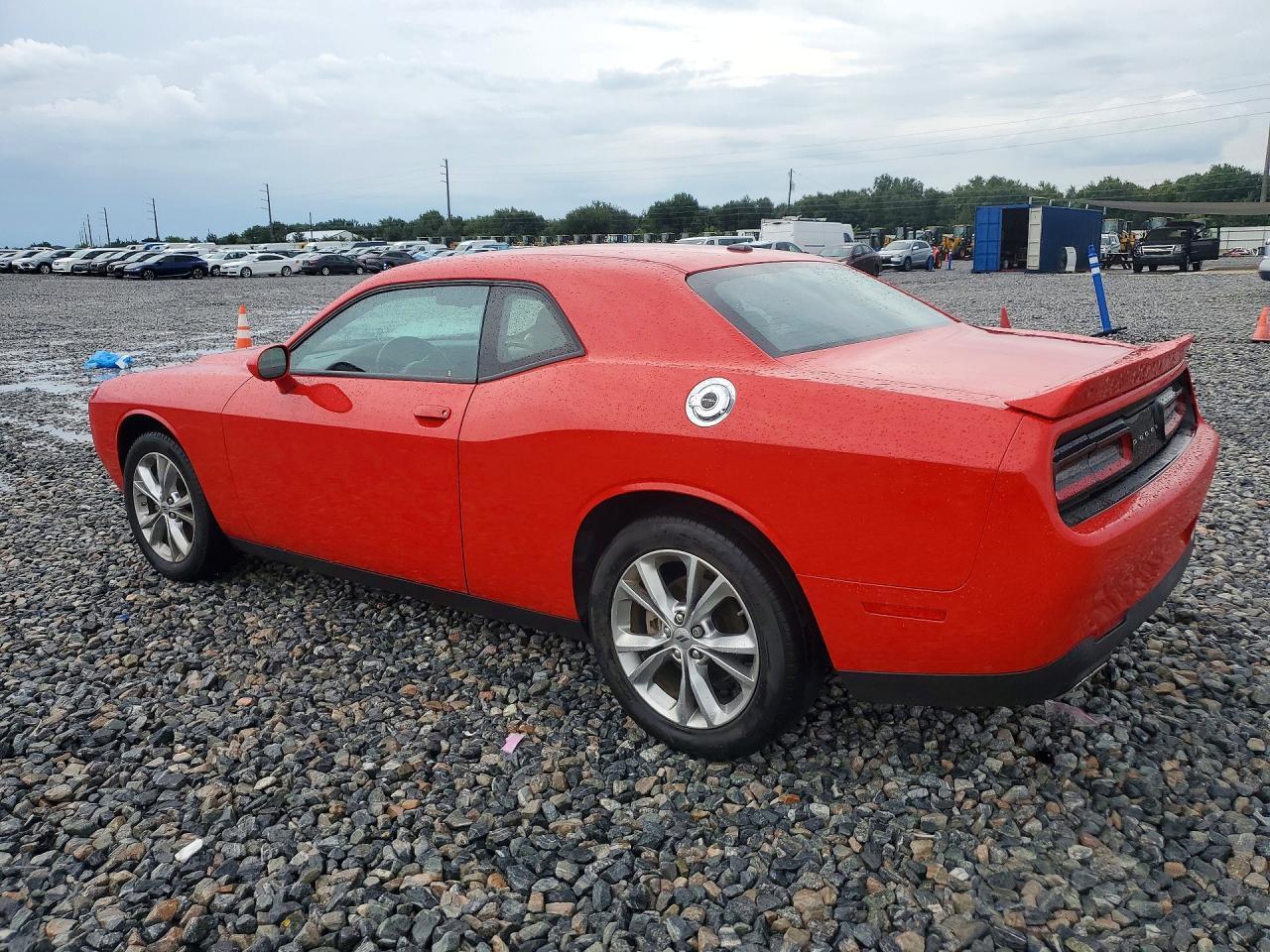 2022 Dodge Challenger Sxt - zdjęcie 2