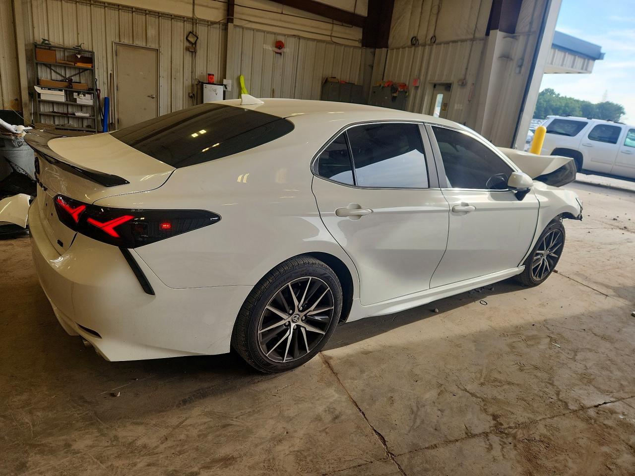 2021 Toyota Camry Se - zdjęcie 3