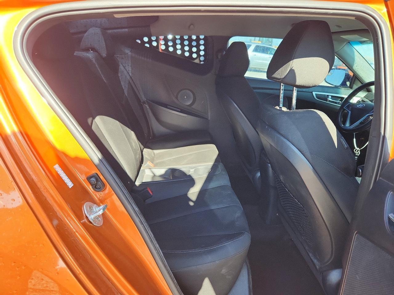 2017 Hyundai Veloster Base - zdjęcie 10