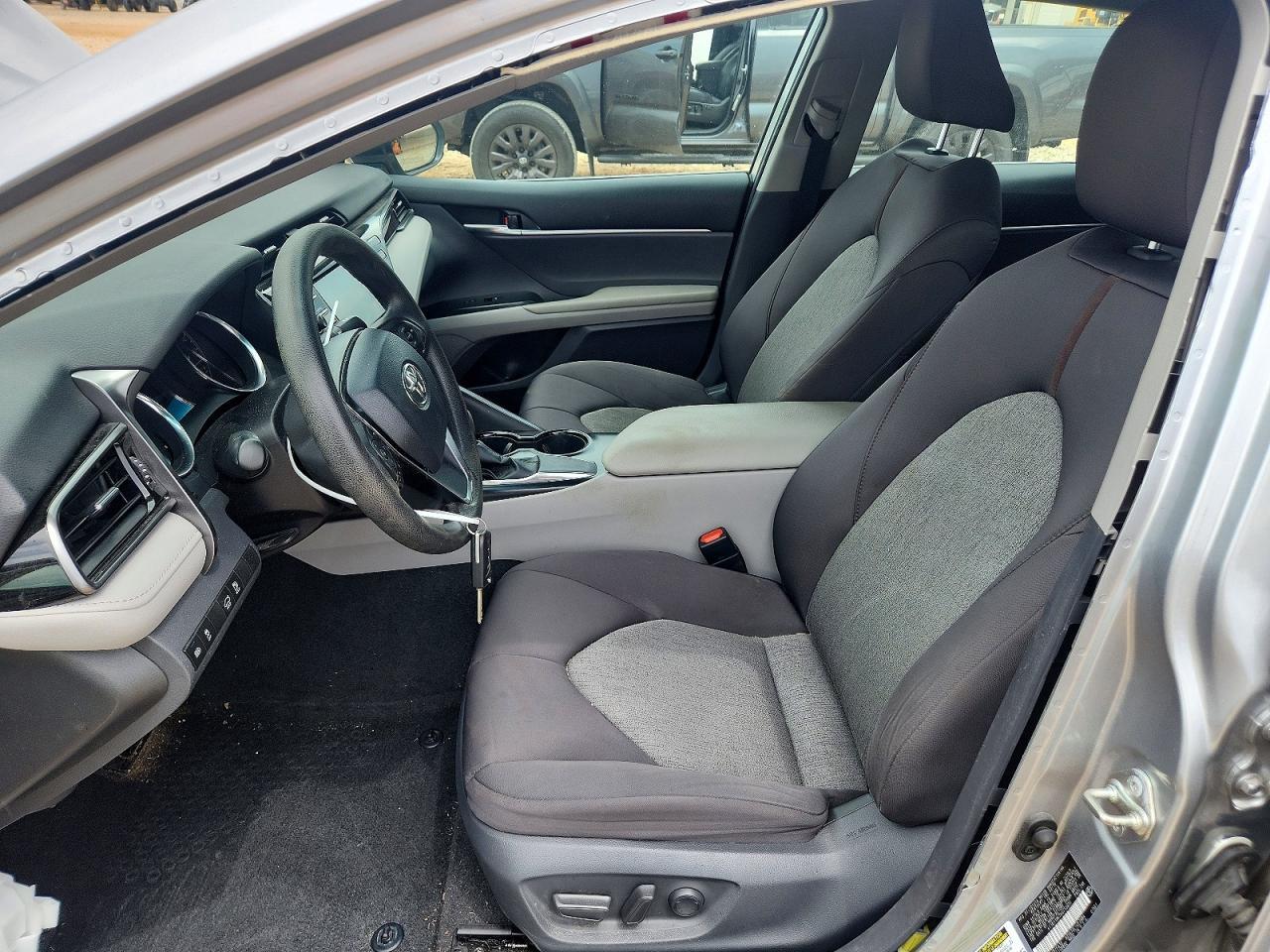 2019 Toyota Camry Le - zdjęcie 7