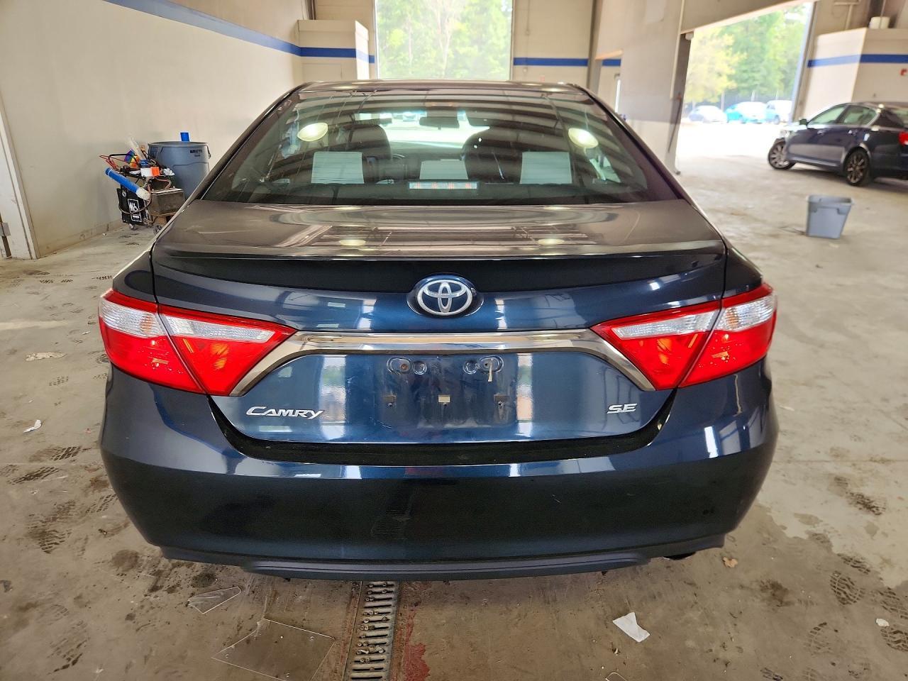 2016 Toyota Camry Se - zdjęcie 6
