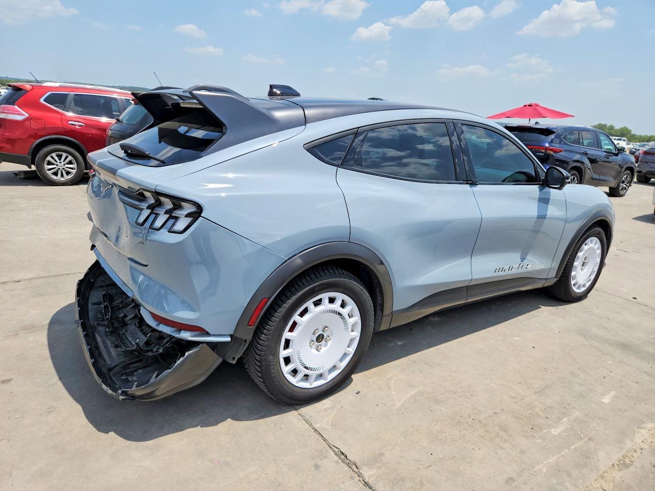 2025 Ford Mustang Mach-E Gt - zdjęcie 3