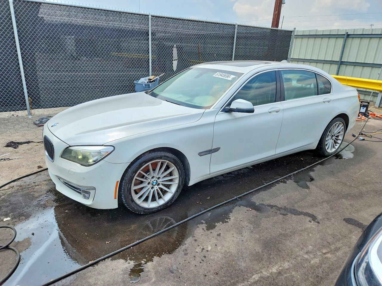 2013 BMW 750 Lxi - zdjęcie główne
