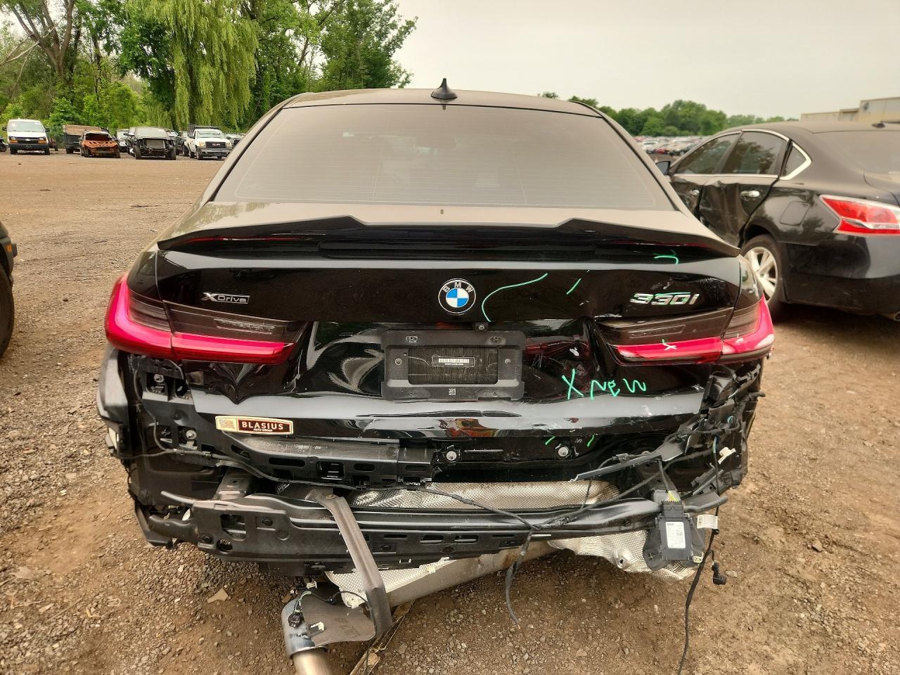 2022 BMW Seria 3 330i - zdjęcie 6