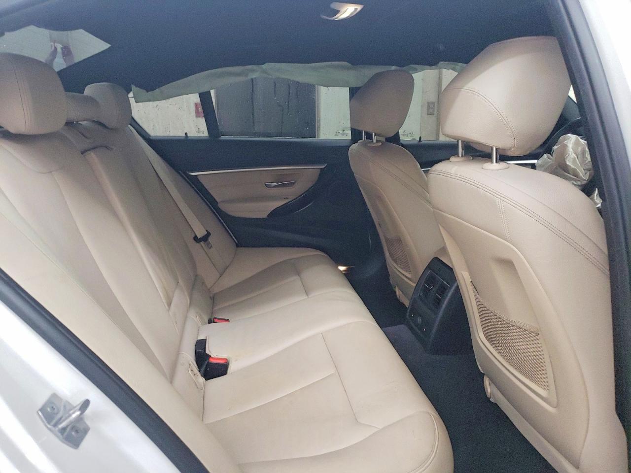 2017 BMW 330 Xi - zdjęcie 10