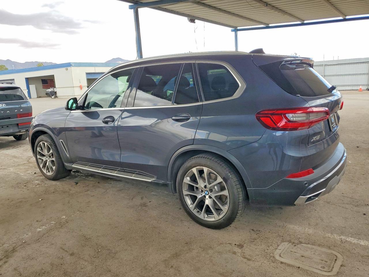 2019 BMW X5 xDrive40I - zdjęcie 2