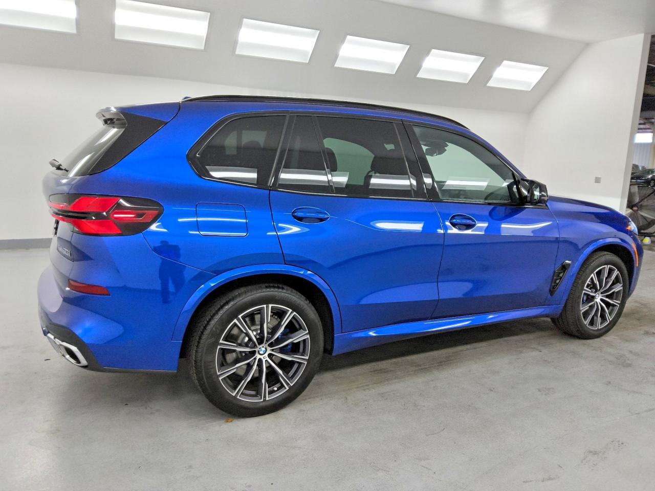 2026 BMW X5 M60I - zdjęcie 3