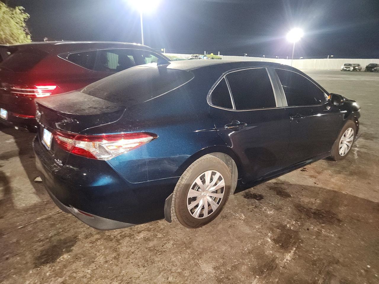 2019 Toyota Camry Le - zdjęcie 3