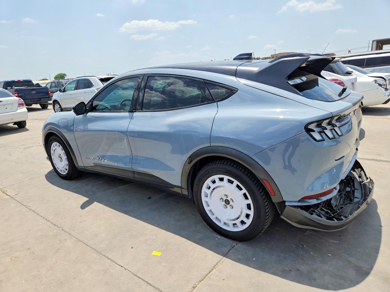 2025 Ford Mustang Mach-E Gt - zdjęcie 2