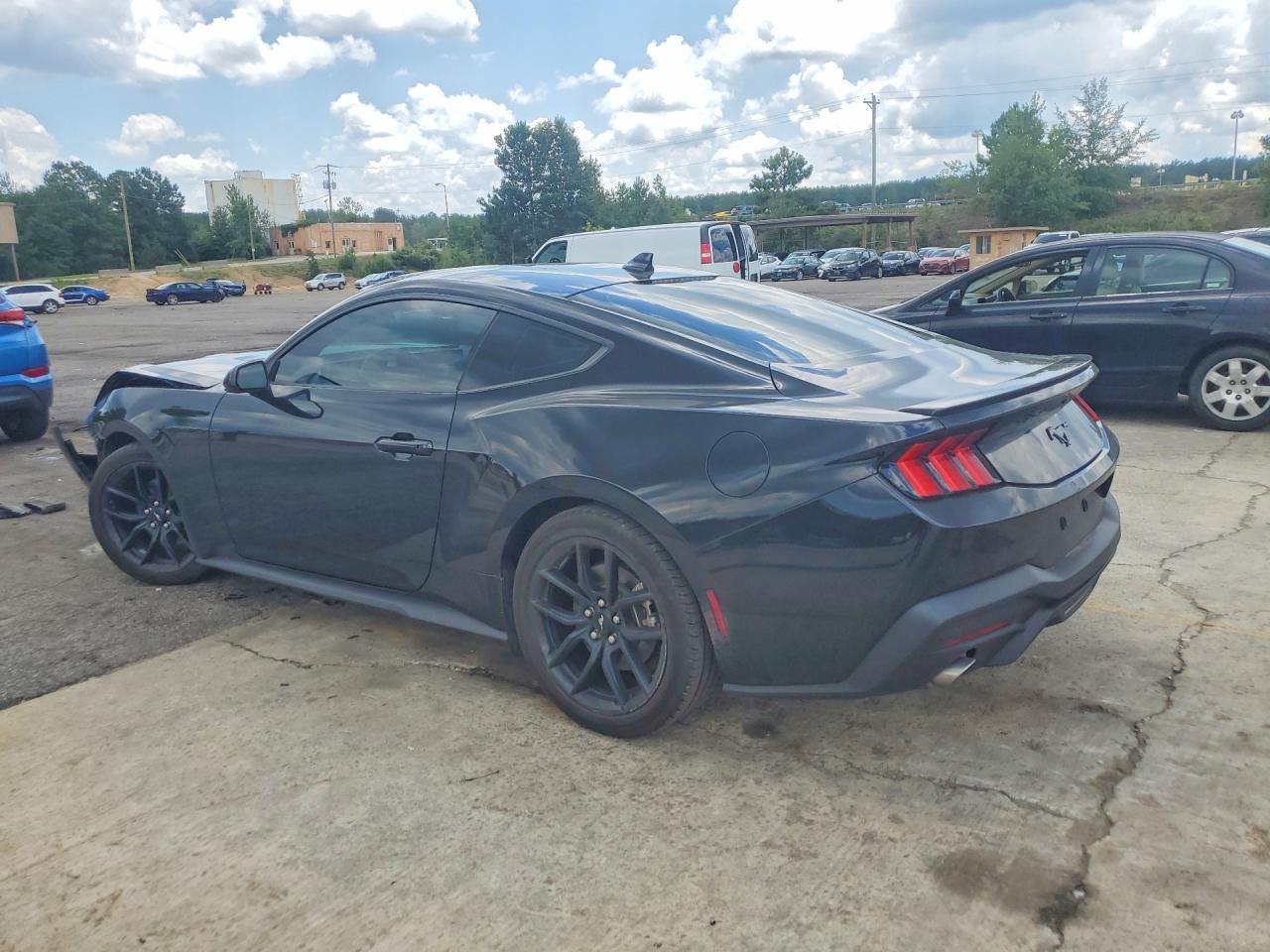 2025 Ford Mustang - zdjęcie 2