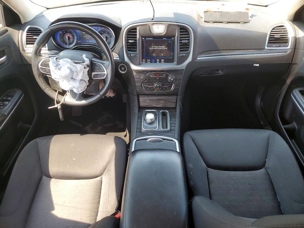 2021 Chrysler 300 Touring - zdjęcie 8