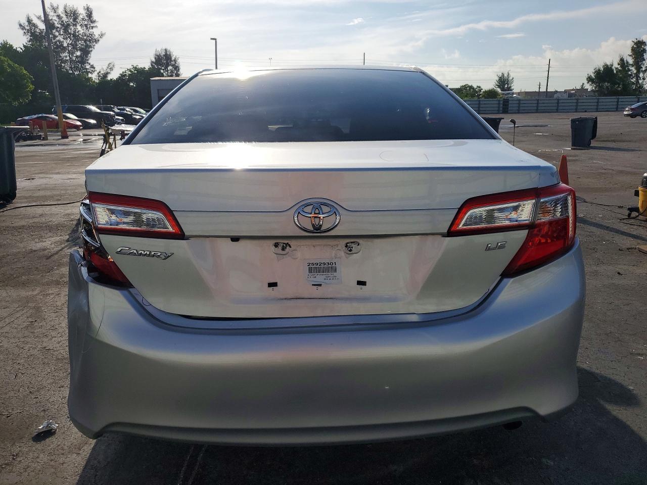 2014 Toyota Camry Le - zdjęcie 6
