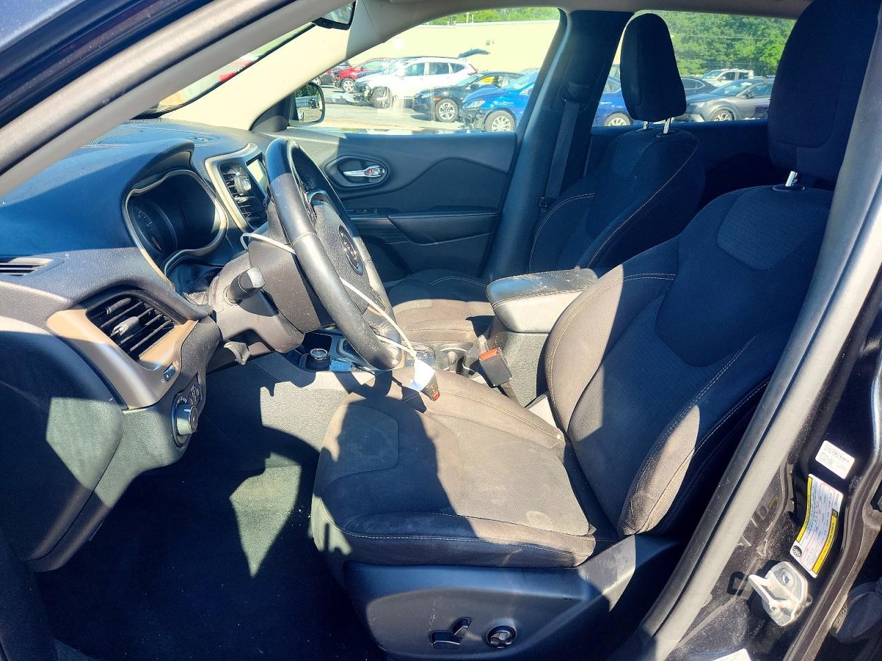 2016 Jeep Cherokee Latitude - zdjęcie 13
