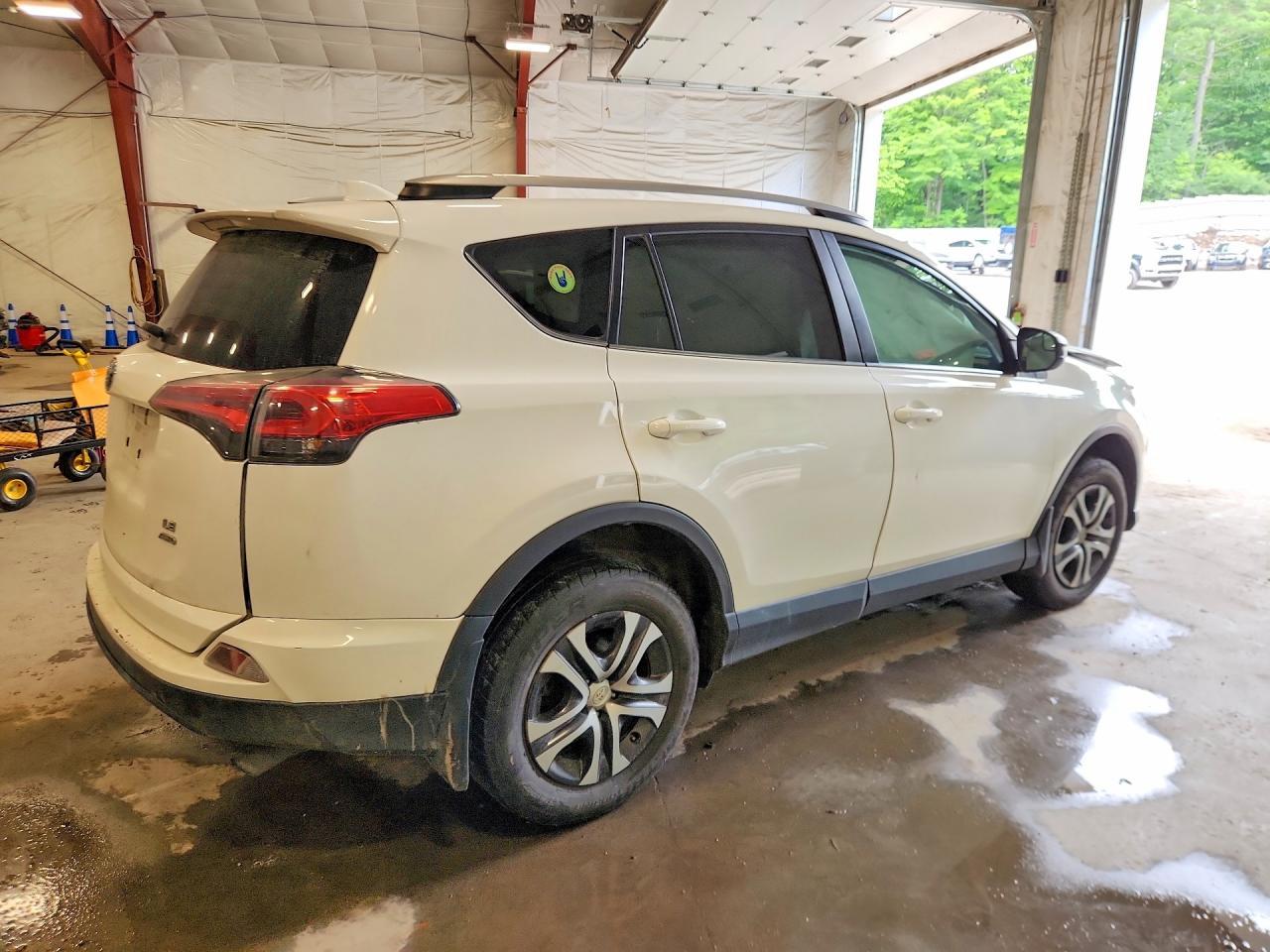 2018 Toyota Rav4 Le - zdjęcie 3
