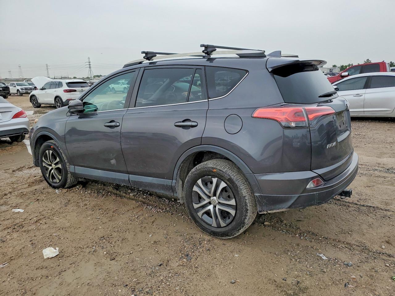 2018 Toyota Rav4 Le - zdjęcie 2