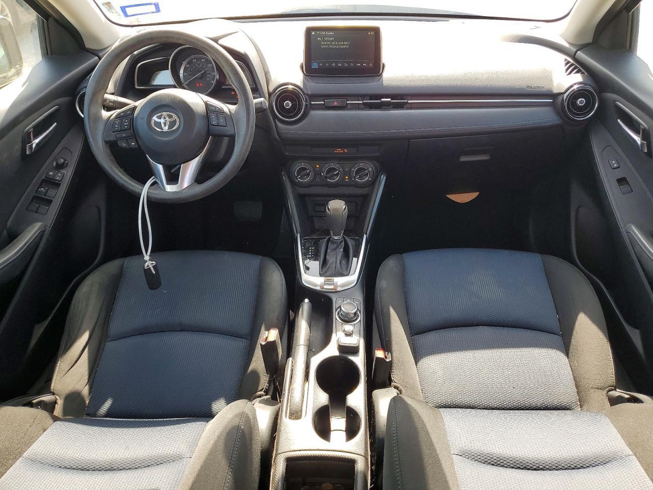 2018 Toyota Yaris Ia Base - zdjęcie 8