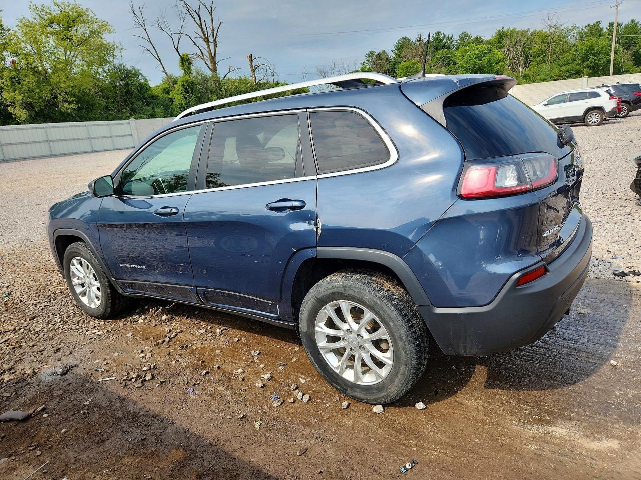2019 Jeep Cherokee Latitude - zdjęcie 2