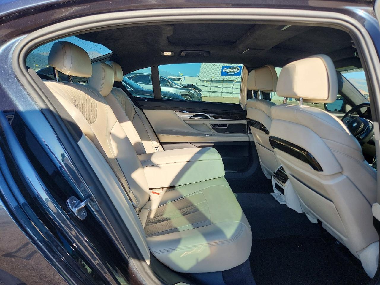 2017 BMW 750 I - zdjęcie 10