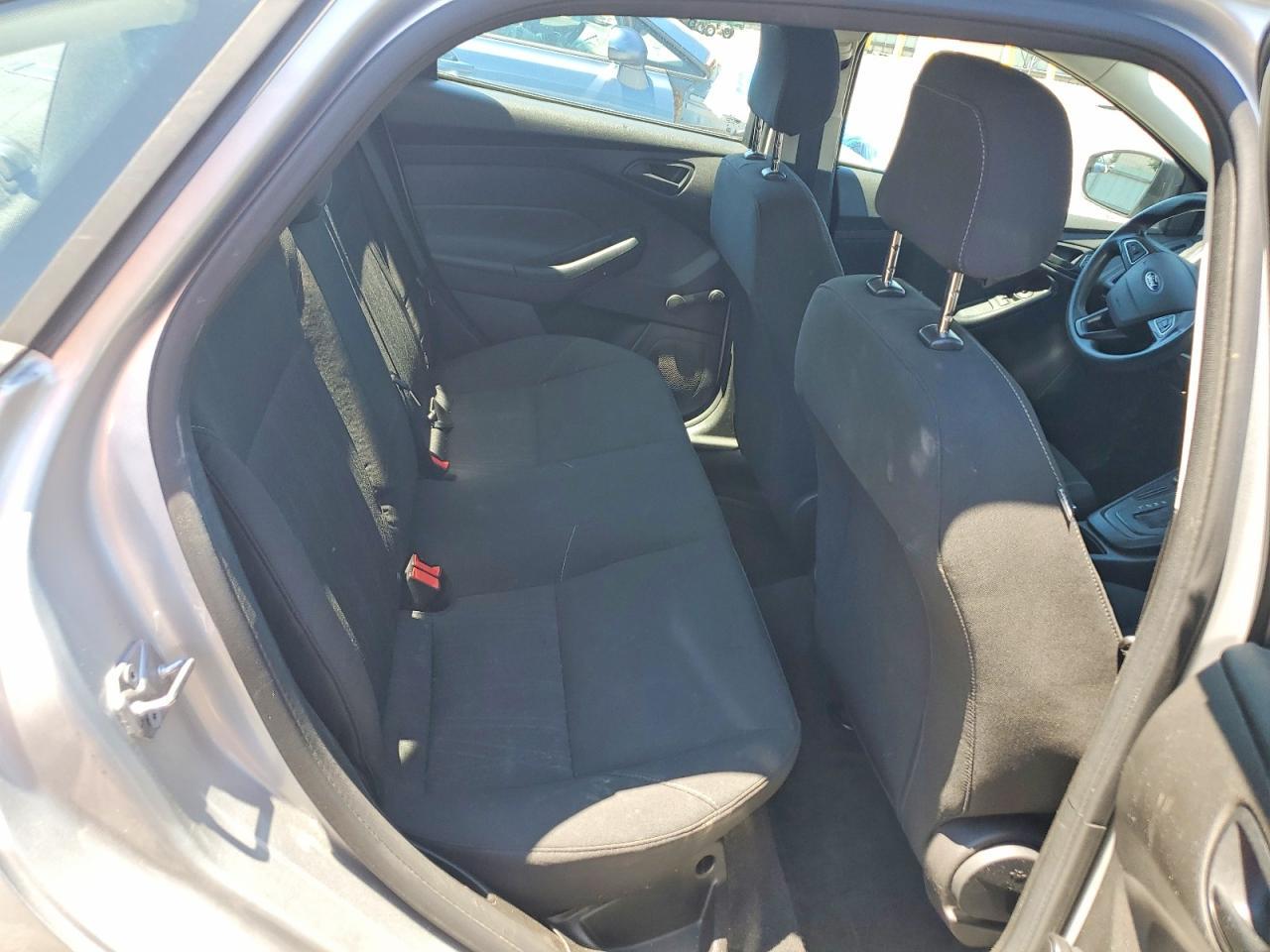 2016 Ford Focus S - zdjęcie 10