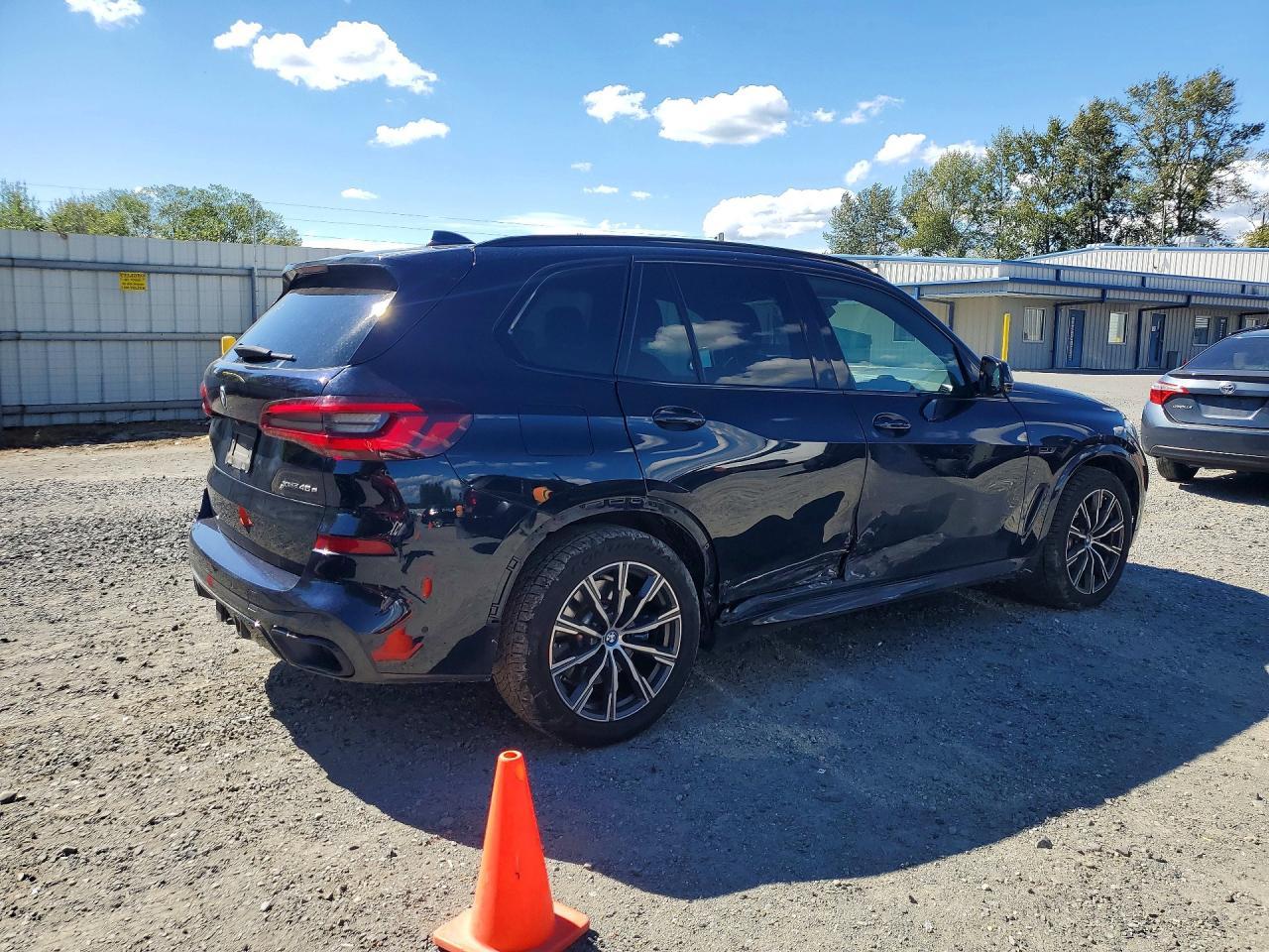 2022 BMW X5 xDrive45E - zdjęcie 3