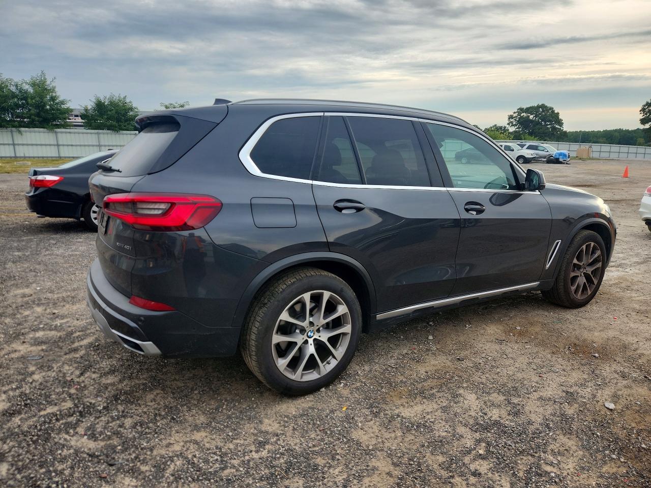 2019 BMW X5 xDrive40I - zdjęcie 3