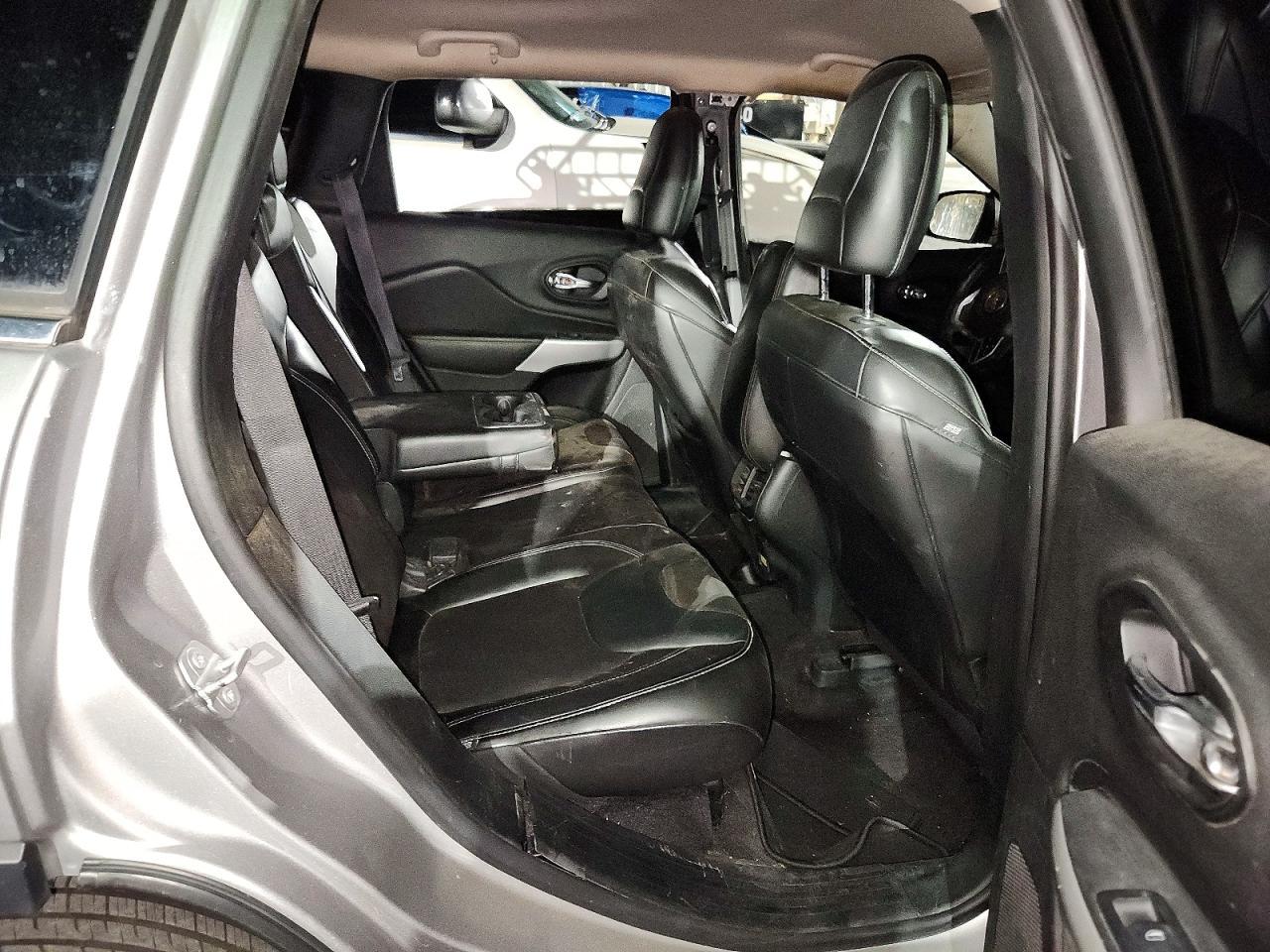 2018 Jeep Cherokee Latitude Plus - zdjęcie 11