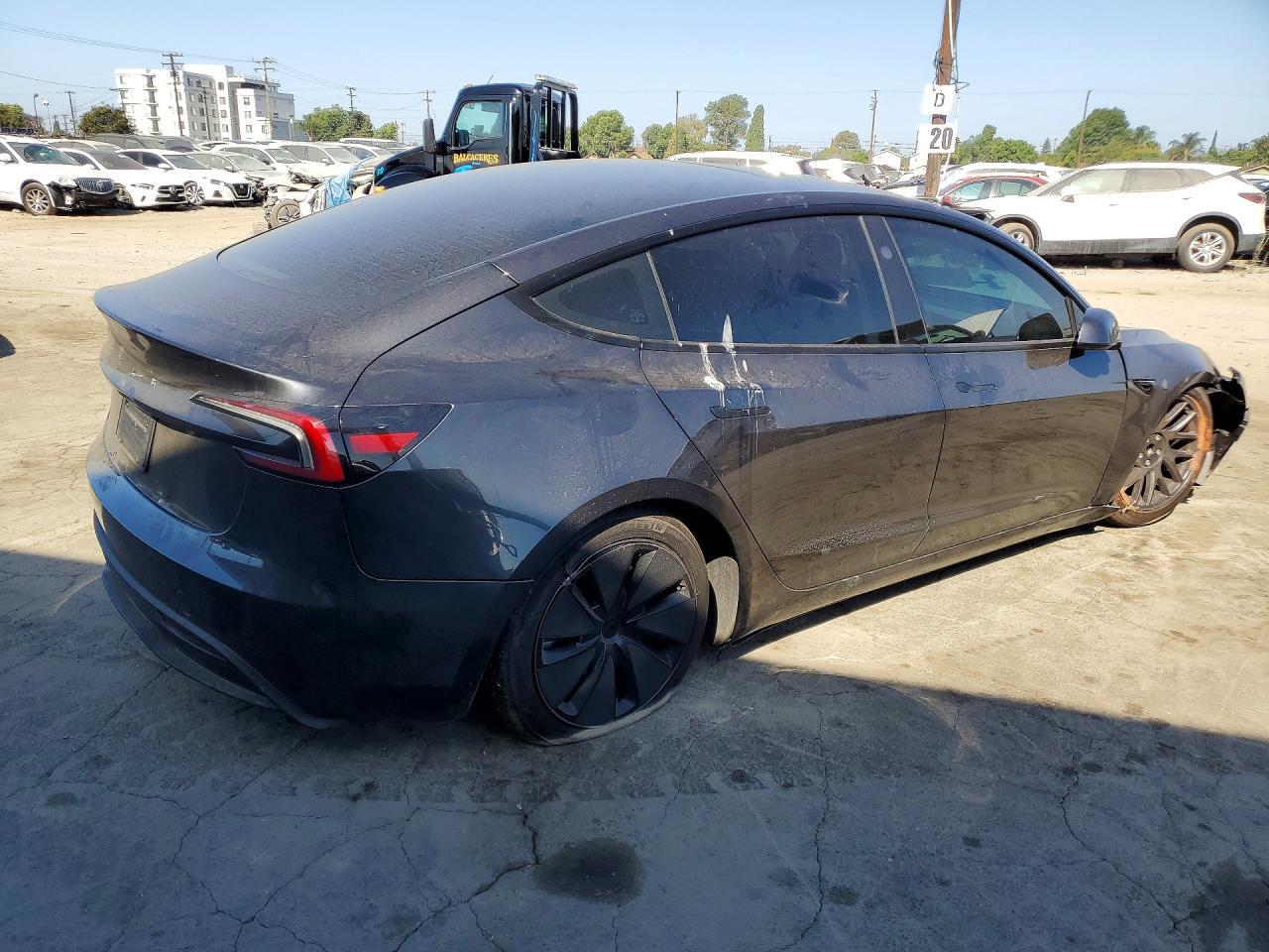 2025 Tesla Model 3 - zdjęcie 3