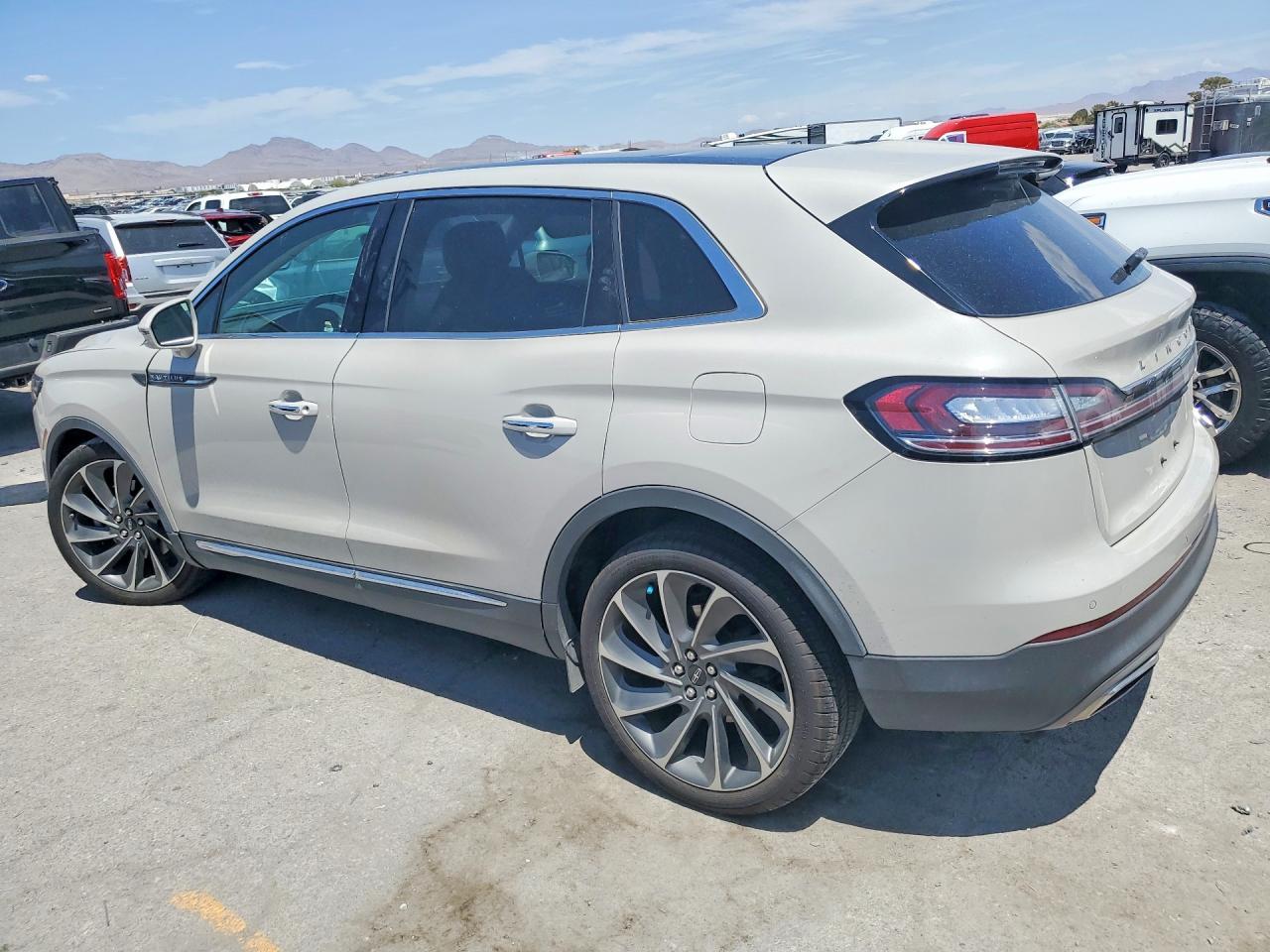 2019 Lincoln Nautilus Reserve - zdjęcie 2