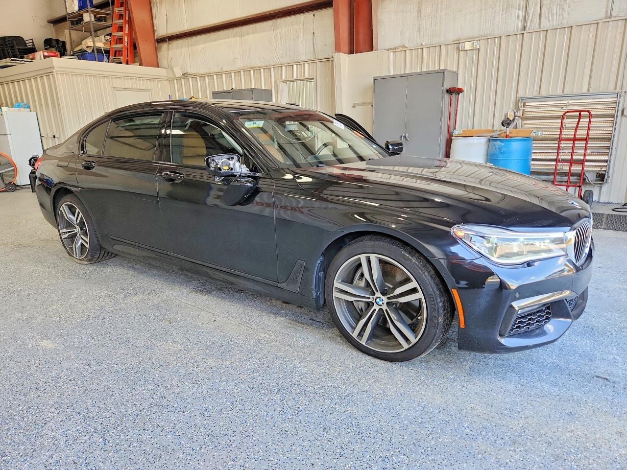 2019 BMW Seria 7 B7 - zdjęcie 4
